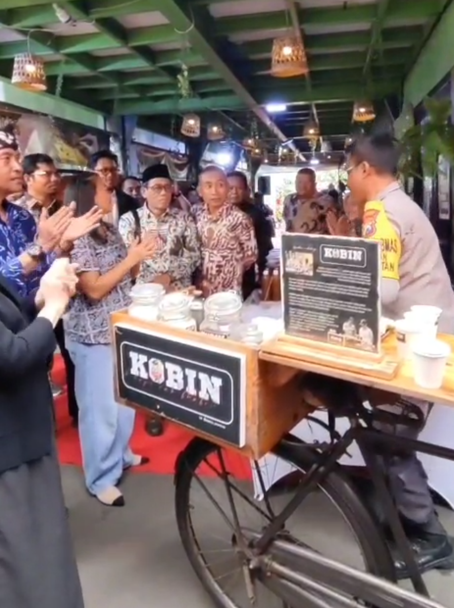 Kobin, Cara Bhabinkamtibmas Polri Lebih Dekat dengan Warga